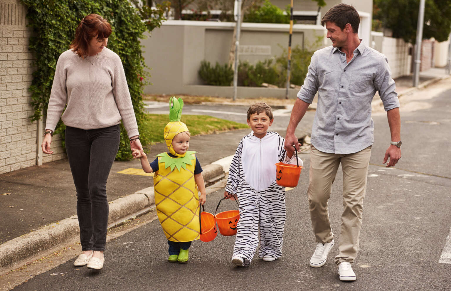 Matt Rokowsky Trick-or-Treating with Autism: A Parent’s Guide to a Stress-Free Halloween