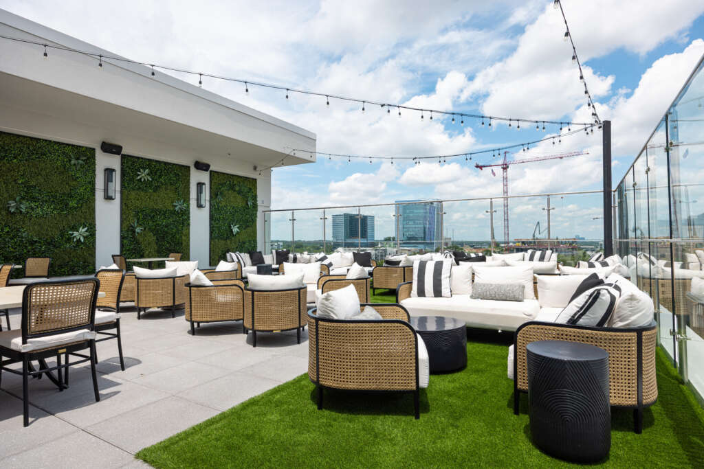 Tempo by Hilton Downtown Raleigh Urban Oak Rooftop Restaurant